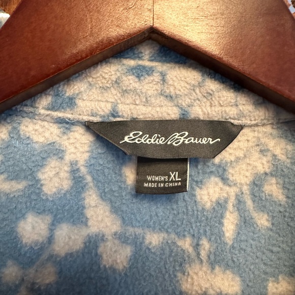 🚺 Eddie Bauer blue floral fleece top - Picture 5 of 10